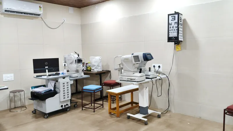 Eye examination room with ophthalmic diagnostic equipment