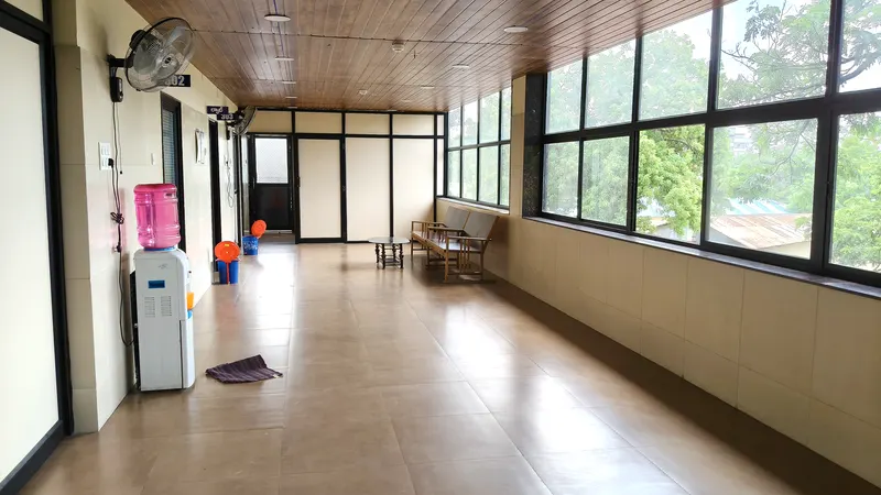 Corridor connecting the consultation and diagnostic rooms