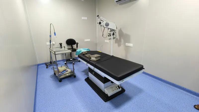 Eye surgery operation theatre with patient table